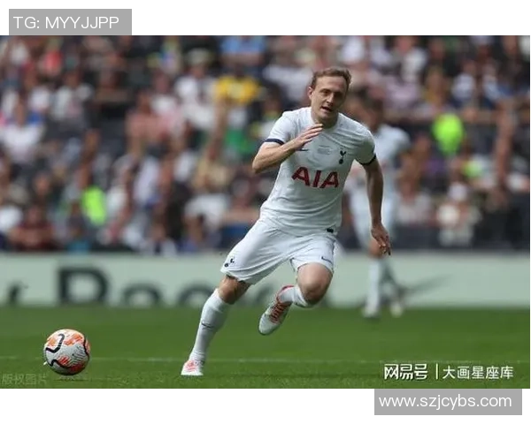 四大帅哥足球星座解析：天生魅力与球场风采的完美结合